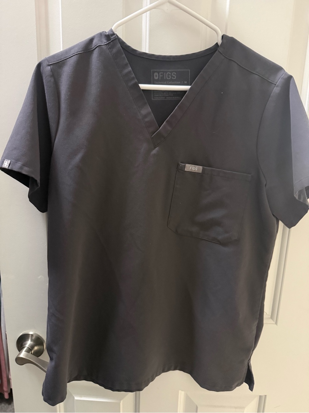 FIGS Short-Sleeve Catarina V-Neck Scrub Top in Charcoal - Picture 2 of 5